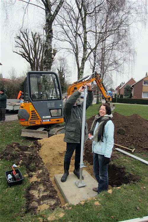 De montage van het R.V.S. kunstwerk voor Ankum, Duitsland - voor Renata Berk.