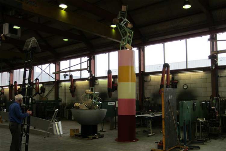 Vervaardiging  "gekleurde zuil" Rosmalen - de twee beelden in productie.