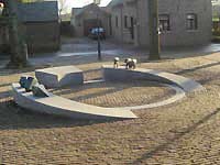 Nicolas Dings - omgevingsproject - Catsop te Stein, Limburg - natuursteen, brons en roest vast staal