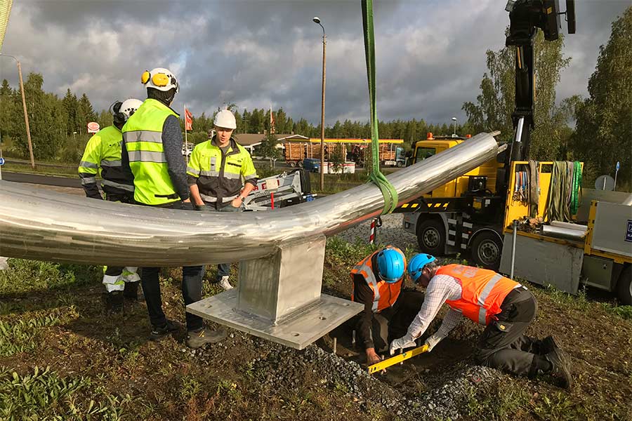 Het rvs beeld voor een rotonde in Finland - proefopstelling op ons bedrijf.