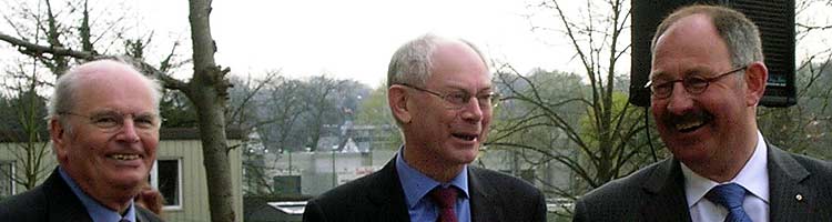 Burgemeester Hugo Casaer, voorzitter van de Europese Raad Herman Van Rompuy en Ton Lommers van Segno d'Arte.