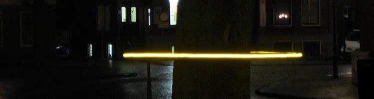 Het tijdelijk kunstwerk "licht Halo" van de kunstenaar Tamar Frank, geïnstalleerd te Assen op De Brink.