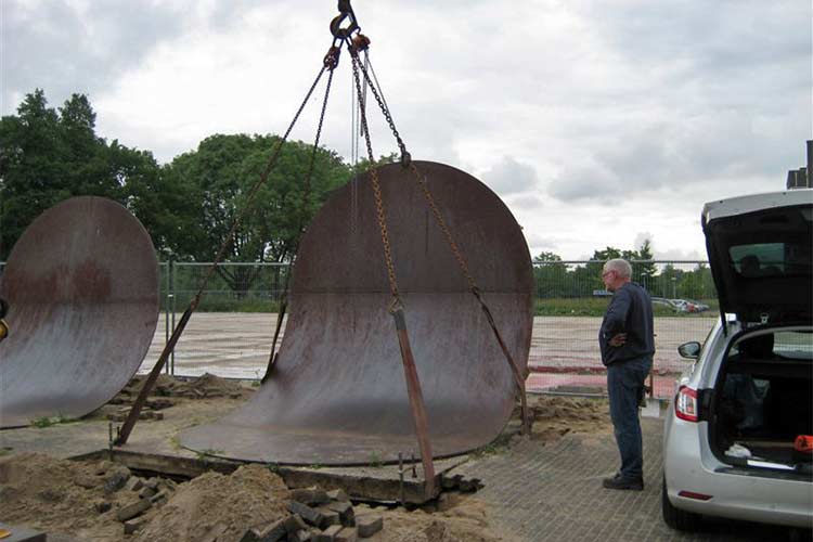 2012 - opslag en herplaatsing cor-ten stalen kunstwerk van Lucien den Arend vanuit Utrecht-Zuilen.