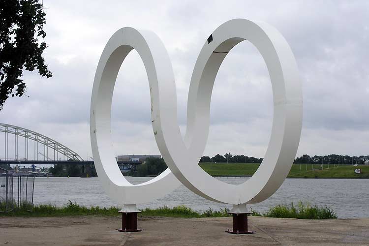 2009-2011 - "Waterschap Rivierenland" beeld van Henk van Bennekum - herplaatsing in de Gemeente Alblasserdam.