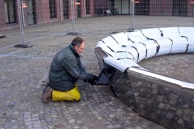 beelden - uitvoering roestvast stalen beeld van Jan van den Dobbelsteen