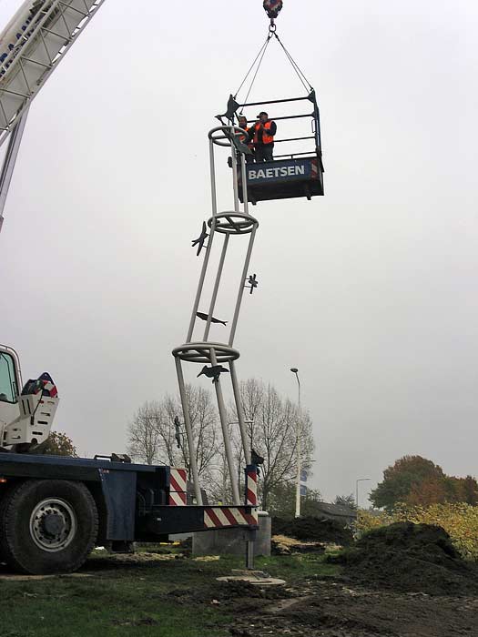 rotonde beeld - Nicolas Dings - roestvaststaal, rvs brons en beton.