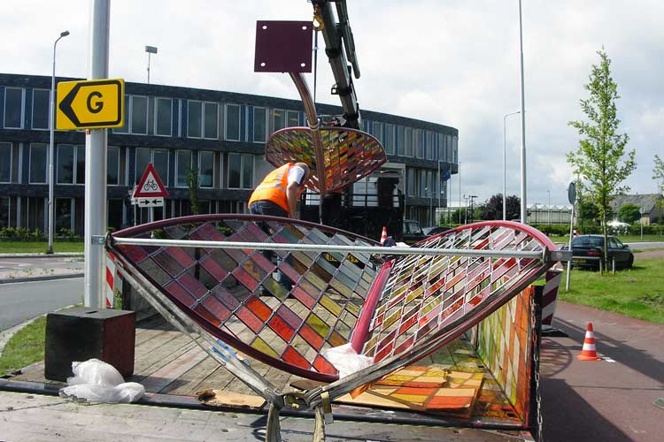 5 Kleurrijke Bladeren van circa 2500 mm tot 6500 mm - uitvoering stalen beeld van Lia Koster