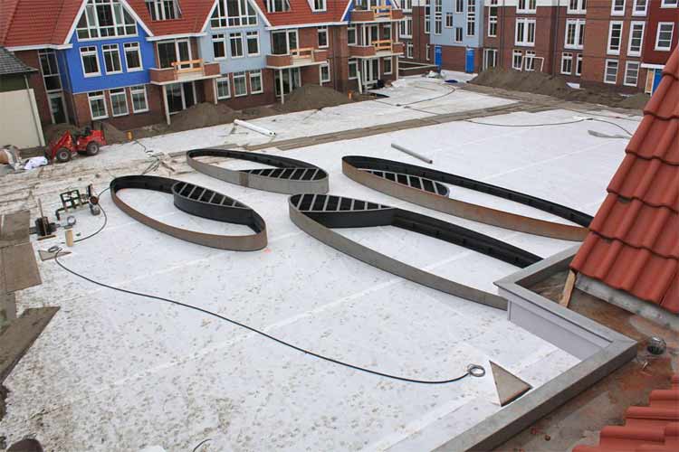 Kunstwerk 4 stuks Cor ten stalen Ovalen voor het Elisabethplein te Oostvoorne.