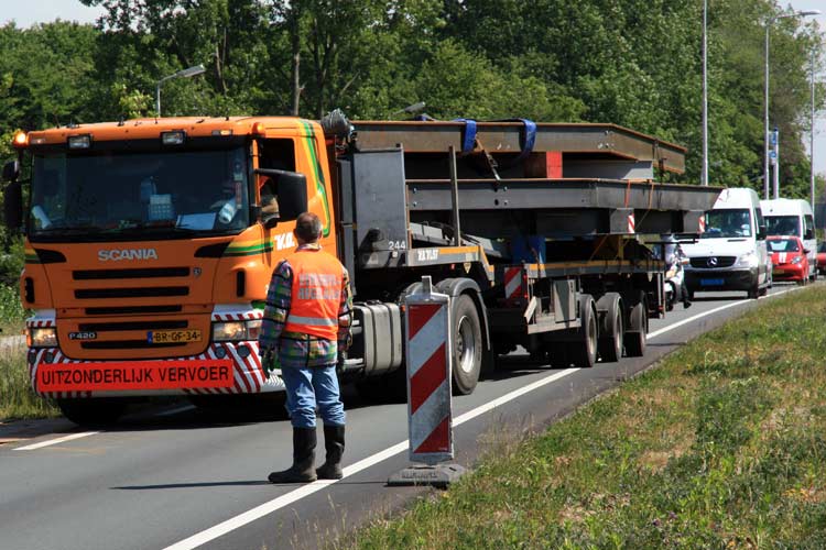 Uitvoering van een omgevingskunstwerk in de openbare ruimte van Beverwijk.