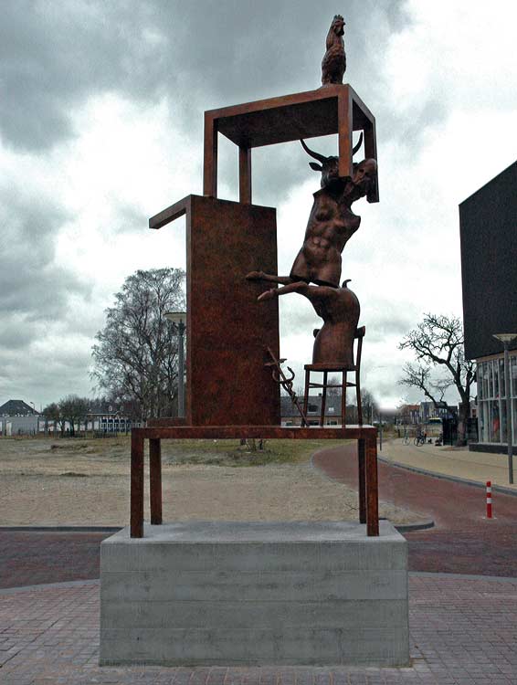 uitvoering-betonnen-sokkel voor een bronzen beeld van Pjotr Müller in Amersfoort.